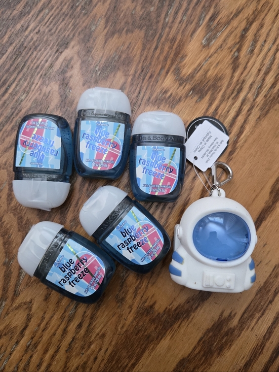 Bath & Body Works Other - 🚀🛰🎶🛸🤲NWT‼️Bath & Body Works Noise-making Astronaut Holder with Sanitizers